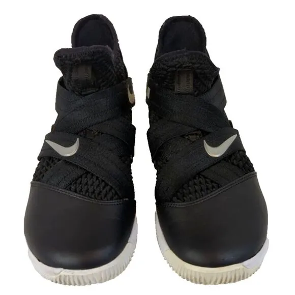 Nike LeBron Soldier 12 basketball shoes Mens size 5.5, black and white