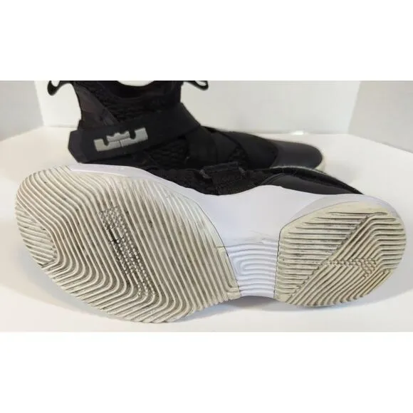 Nike LeBron Soldier 12 basketball shoes Mens size 5.5, black and white