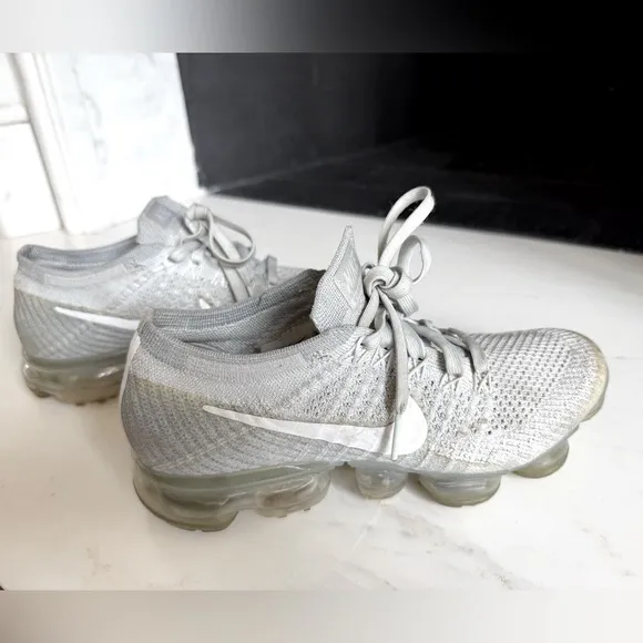 Nike Light Gray Air VaporMax Flyknit Athletic Shoes Sneakers Women Size 6.5