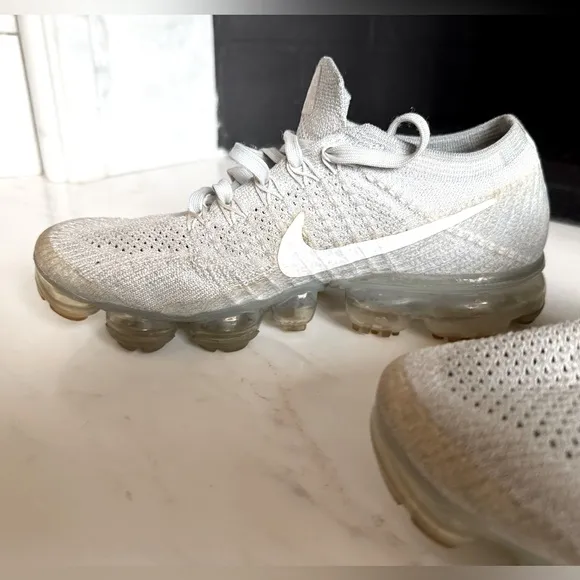 Nike Light Gray Air VaporMax Flyknit Athletic Shoes Sneakers Women Size 6.5