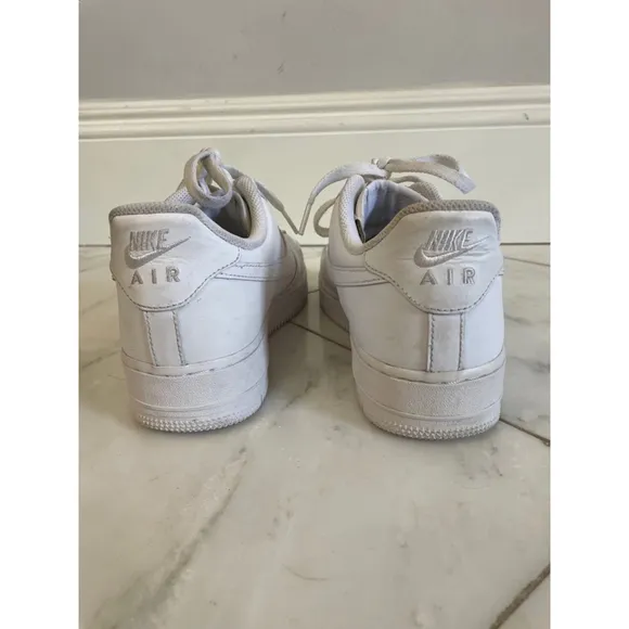 Nike, Mens 9, White Air Force One AF1 lifestyle fashion basketball sneakers EUC