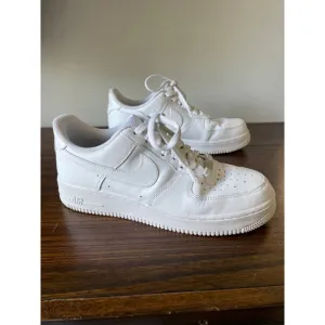 Nike, Mens 9, White Air Force One AF1 lifestyle fashion basketball sneakers EUC