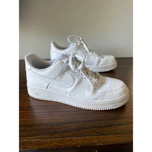 Nike, Mens 9, White Air Force One AF1 lifestyle fashion basketball sneakers EUC