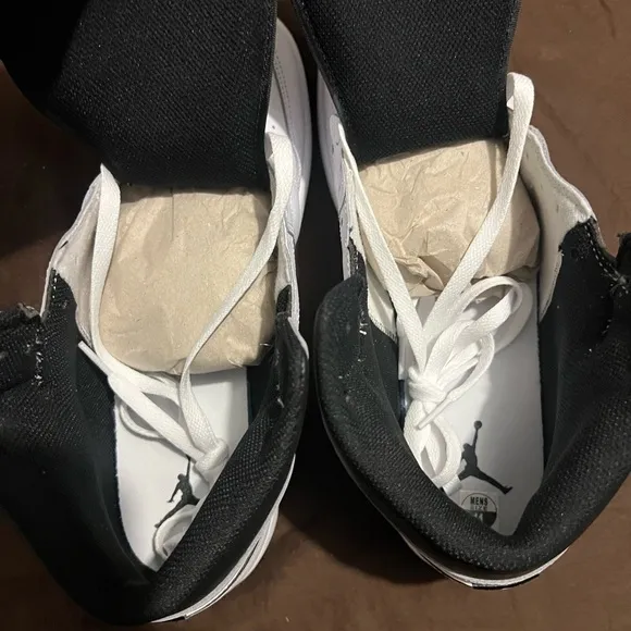 Nike Men's Black and White Sneakers Retro 1 Mid white black