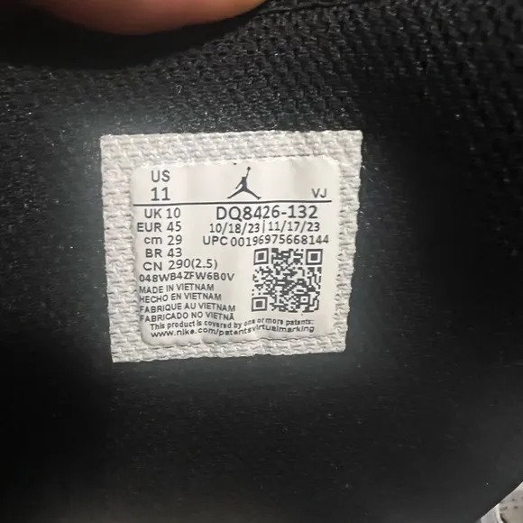 Nike Men's Black and White Sneakers Retro 1 Mid white black