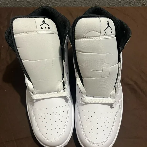 Nike Men's Black and White Sneakers Retro 1 Mid white black