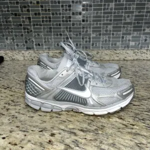 Nike Men's Zoom Vomero 5 Shoes Grey/White/Silver Size 10.5