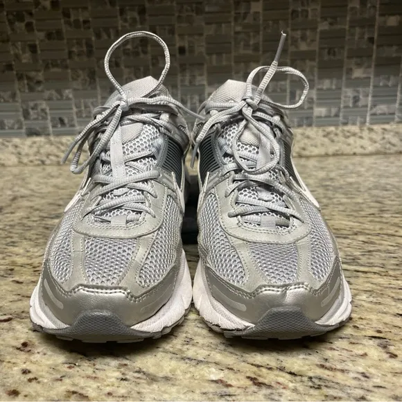 Nike Men's Zoom Vomero 5 Shoes Grey/White/Silver Size 10.5