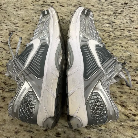 Nike Men's Zoom Vomero 5 Shoes Grey/White/Silver Size 10.5