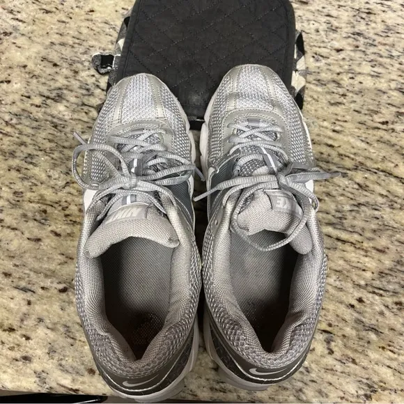 Nike Men's Zoom Vomero 5 Shoes Grey/White/Silver Size 10.5
