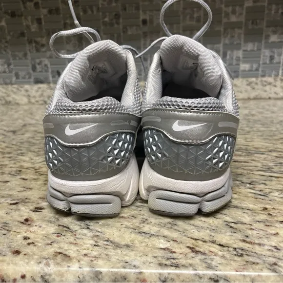 Nike Men's Zoom Vomero 5 Shoes Grey/White/Silver Size 10.5