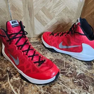 Nike men's Zoom Without a Doubt classic red basketball shoes  size 14.     394