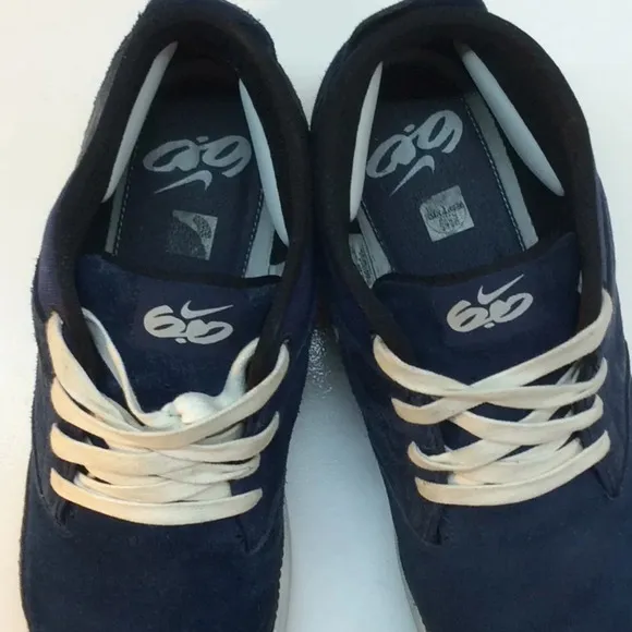 Nike Navy Blue Suede 6.0 Mid Sneakers Size 11