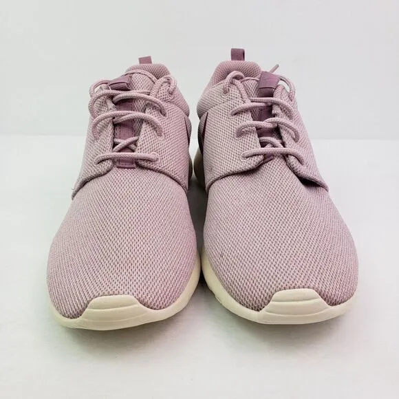 Nike Roshe One Womens Size 9 Plum Chalk True Berry Low Sneaker Shoes 844994-501