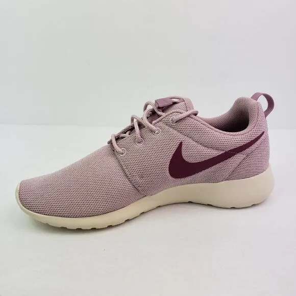 Nike Roshe One Womens Size 9 Plum Chalk True Berry Low Sneaker Shoes 844994-501