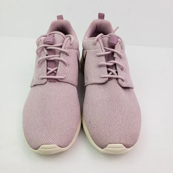 Nike Roshe One Womens Size 9 Plum Chalk True Berry Low Sneaker Shoes 844994-501