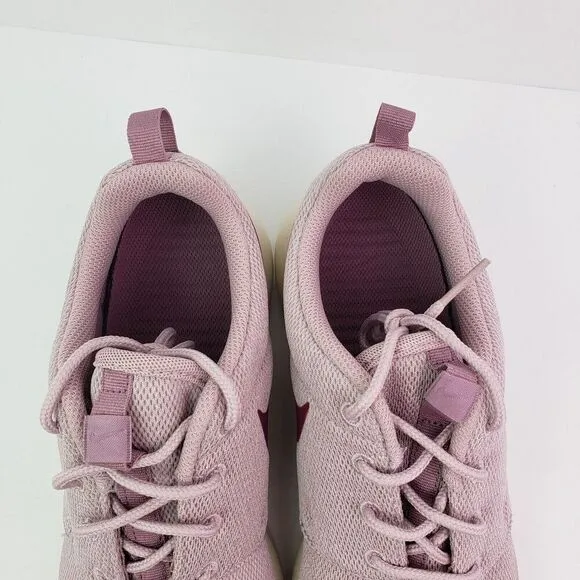 Nike Roshe One Womens Size 9 Plum Chalk True Berry Low Sneaker Shoes 844994-501