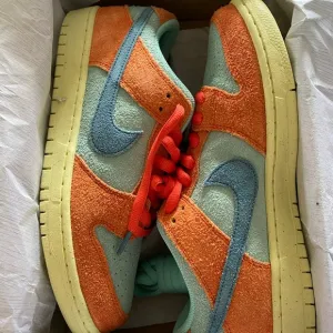 Nike SB Dunks SZ 9 MENS