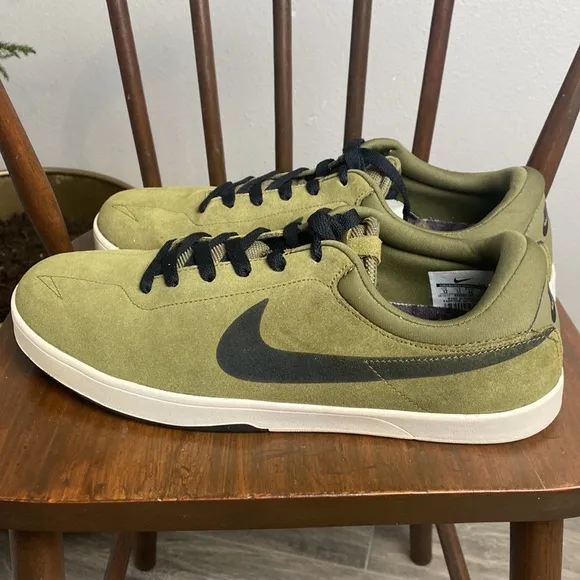 Nike SB Iguana Green Suede Sneakers Mens 12 Eric Kosten