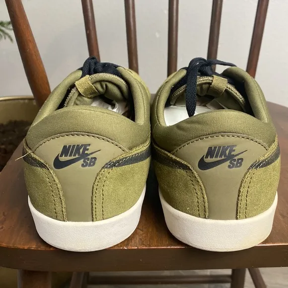 Nike SB Iguana Green Suede Sneakers Mens 12 Eric Kosten