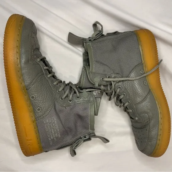 Nike SF Air Force 1 Mid Dark Stucco size 9.5