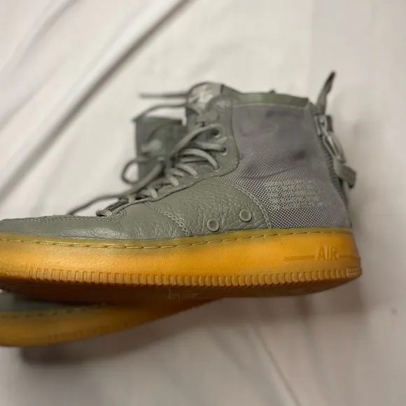 Nike SF Air Force 1 Mid Dark Stucco size 9.5