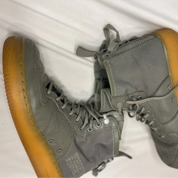 Nike SF Air Force 1 Mid Dark Stucco size 9.5