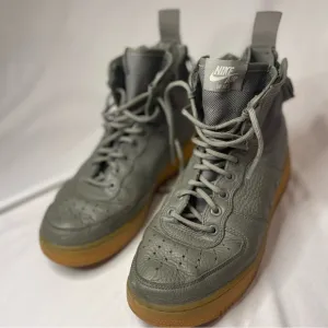 Nike SF Air Force 1 Mid Dark Stucco size 9.5
