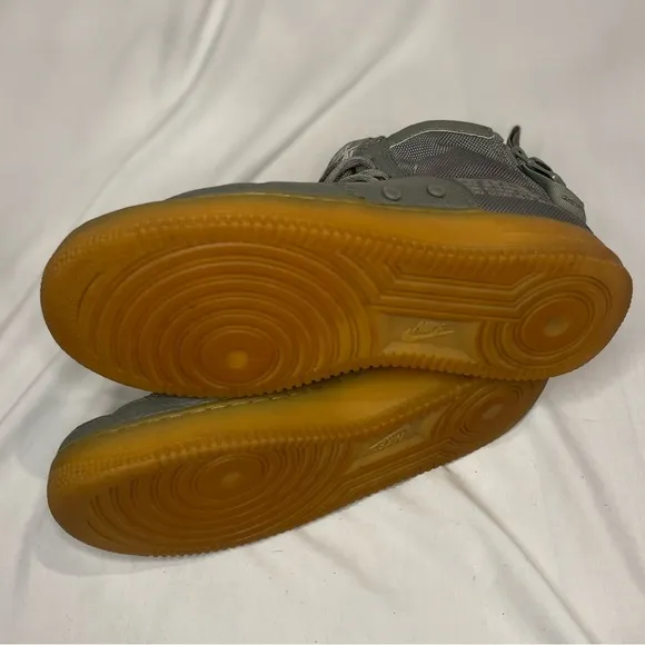 Nike SF Air Force 1 Mid Dark Stucco size 9.5