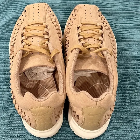 🦘Nike Suede Woven Sneakers - Size 8.5 - NWOT🦘