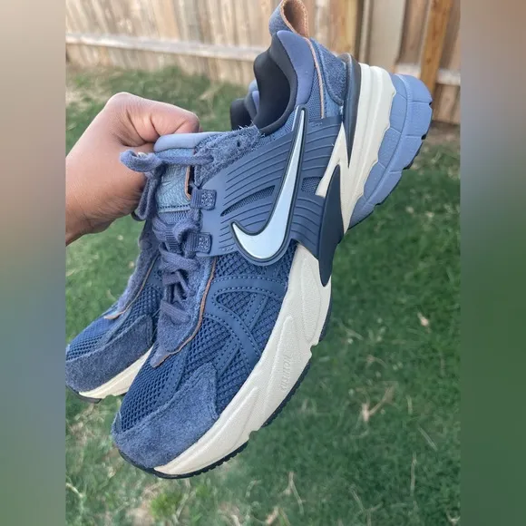 Nike V2K RUN Obsidian Wolf Grey Womens  LifeStyle Casual Shoes Sneakers