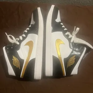 Nike Women's Black and Gold Sneakers Retro 1 Mid Patent Black SE