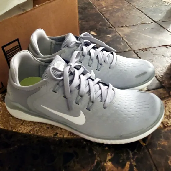 Nike Womens Shoes Free Run grey White Volt Sz 7.5 NWT