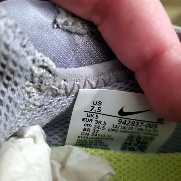 Nike Womens Shoes Free Run grey White Volt Sz 7.5 NWT