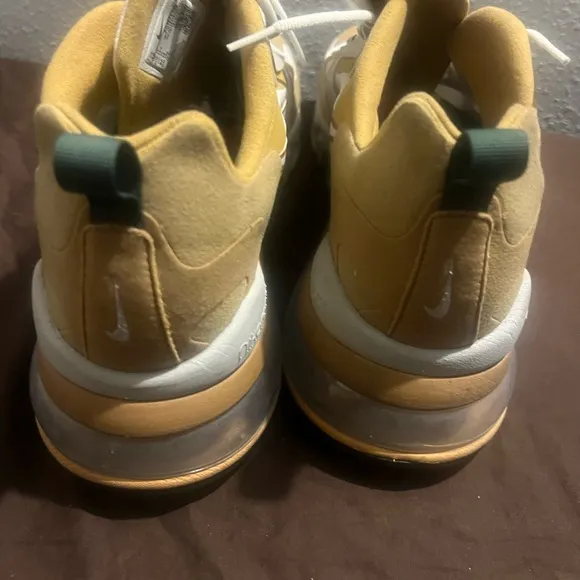 Nike Yellow,Green Sneakers with Classic Silhouette Air Max 270 Nike React Reggae