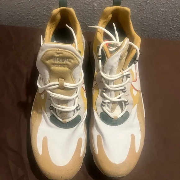 Nike Yellow,Green Sneakers with Classic Silhouette Air Max 270 Nike React Reggae