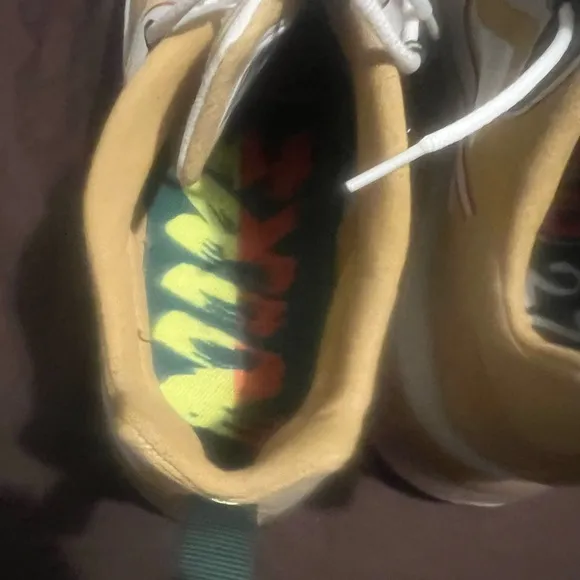 Nike Yellow,Green Sneakers with Classic Silhouette Air Max 270 Nike React Reggae