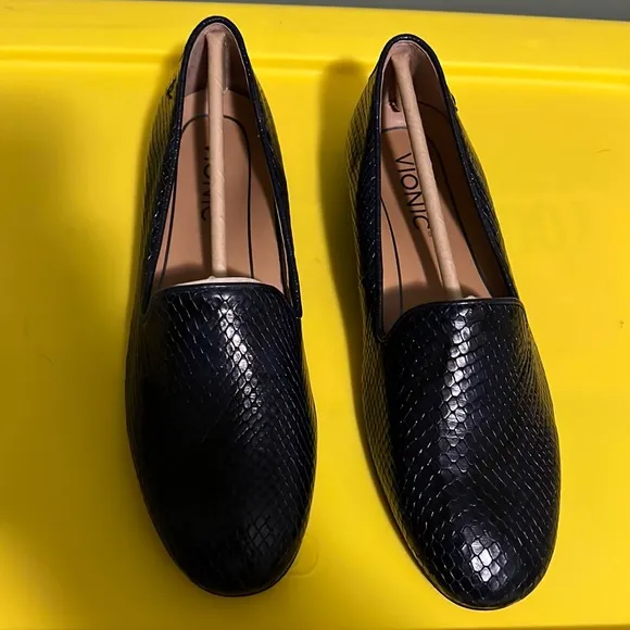NWB $130 Vionic | North Willa Boa Loafer | Navy &amp; Black Snakeprint Classic Shoe