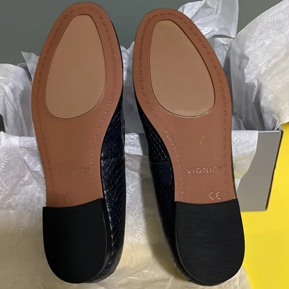 NWB $130 Vionic | North Willa Boa Loafer | Navy &amp; Black Snakeprint Classic Shoe