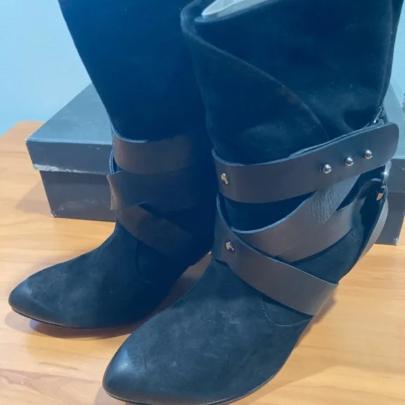 NWB Mea Shadow Cassandra Black Suede Harness Boots