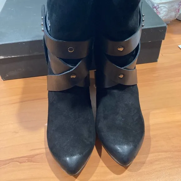 NWB Mea Shadow Cassandra Black Suede Harness Boots