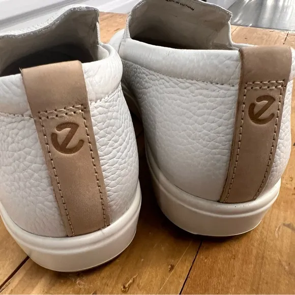 NWOB $170 ECCO Slip-on Off-white Pebble Leather Sneakers (Bin 85)