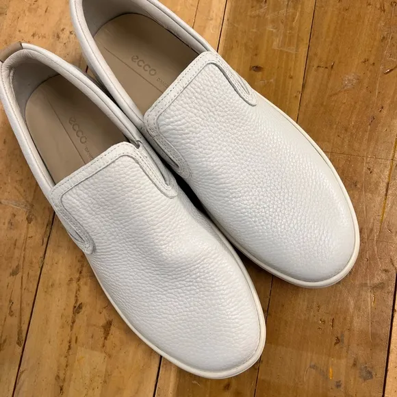 NWOB $170 ECCO Slip-on Off-white Pebble Leather Sneakers (Bin 85)