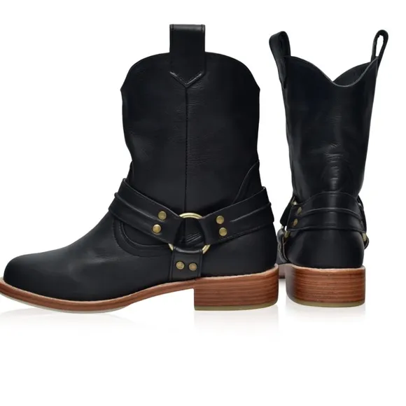 NWOB ELF Cali Handmade Black Leather Ankle Boots - Size 6