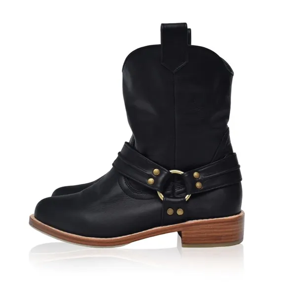 NWOB ELF Cali Handmade Black Leather Ankle Boots - Size 6
