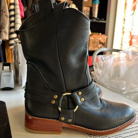 NWOB ELF Cali Handmade Black Leather Ankle Boots - Size 6