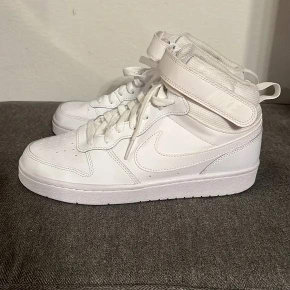 NWOB Nike Court Borough Mid 2 Shoes