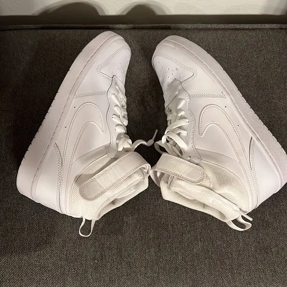 NWOB Nike Court Borough Mid 2 Shoes