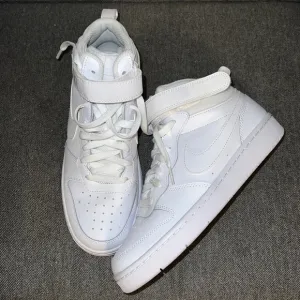 NWOB Nike Court Borough Mid 2 Shoes