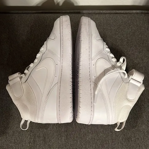 NWOB Nike Court Borough Mid 2 Shoes